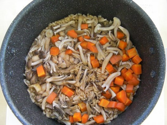 Rice cooked with mushrooms (9)